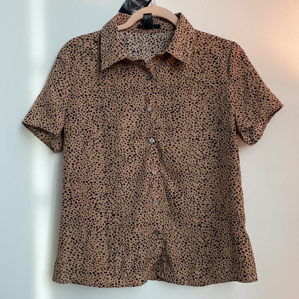 Leopard Spot Forever 21 Short Sleeved Button Up Size Medium